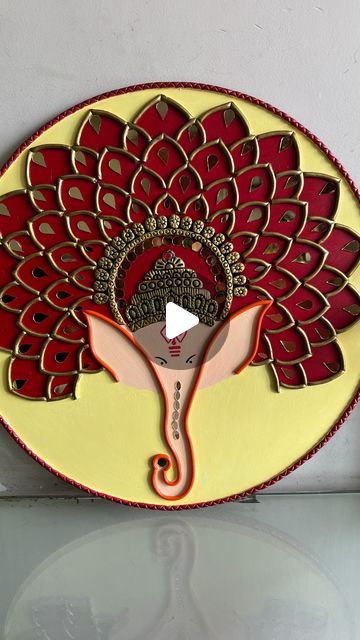 Lippan Art Design Ganesha, Arti Thali Decoration, Arti Thali, Ceramic Plates Art, Simple Art Designs, Ganapati Bappa, Thali Decoration, Mehendi Art, Mehendi Arts