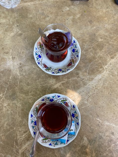 Enjoying 2 cups of strong tea in a small tea garden near Galata Tower :)) Turkish Aesthetic, Turkish Tea, Cuppa Tea, Turkish Culture, Favorite Drinks, Summer Vibes, Coffee Tea, Tea Cups, Universe