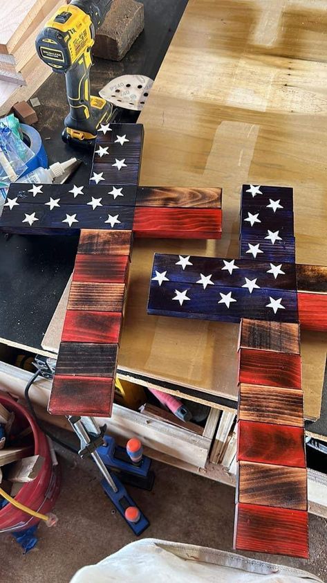 American Flag Cross - Etsy Wood Pallet American Flag Diy, Pallet American Flag Diy, Wood Flags Diy Projects, Flag Diy Projects, Wood Flag Diy, Pallet American Flag, Decorating With Flags, American Flag Diy, American Flag Cross