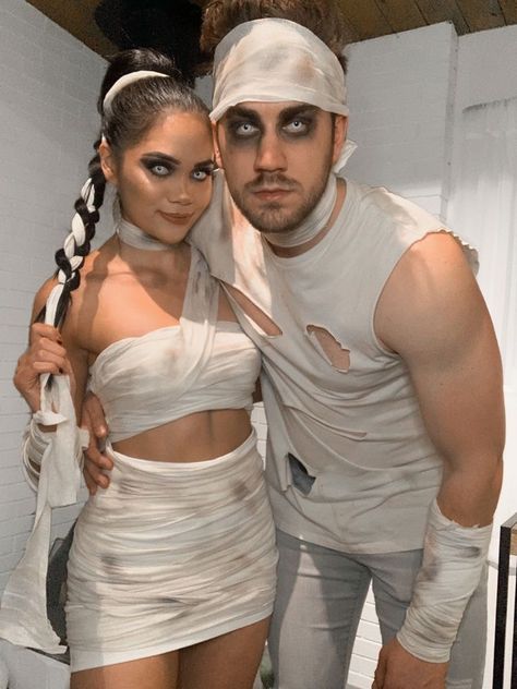 Couples Halloween Costume Ideas Hot, Mummy Halloween Costume, Badass Halloween Costumes, Cute Couples Costumes, Mummy Costume, Diy Couples Costumes, Best Couples Costumes, Hot Halloween Outfits, Halloween Couple