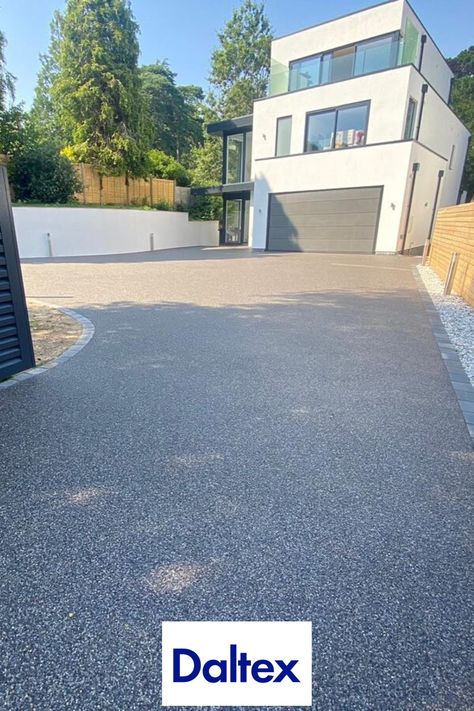 Gorgeous light and dark grey resin bound driveway installation for a modern and contempory, 3 story house. Daltex Resin Driveway, Grey Resin Driveway, Ideas For Resin, Resin Bound Driveways, Resin Driveway, Driveway Ideas, Gravel Driveway, Driveway Design, Outdoor Decor Backyard