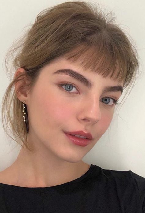 🧹She hated receiving this bang-cut, but loves wearing bangs✂️ Above Eyebrow Bangs, Eyebrow Bangs, Bob Hairstyle Ideas, Hairstyles List, Color Rubio, Long Hair Tips, Corte Bob, Shot Hair Styles, Hair Affair