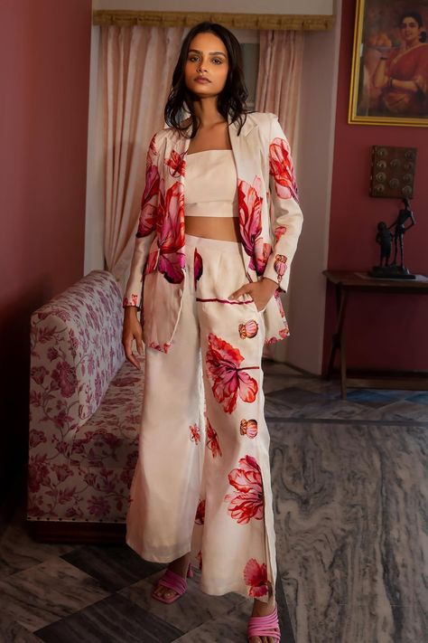 Off-white floral blazer and pant set for women Floral Blazer Outfit, Off White Blazer, Pant Suits For Women, Pool Party Outfits, Blazer Outfits For Women, Pakistani Fashion Party Wear, Coord Set, Winter Ideas, Dress Indian