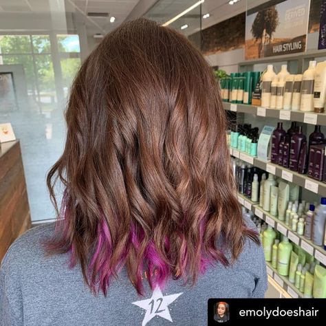 Brown Hair With Purple Streaks, Hair With Purple Streaks, Neon Purple Hair, Brown Hair With Purple, Brown And Purple Hair, Alternative Instagram, Purple Hair Streaks, Hair With Purple, Purple Brown Hair