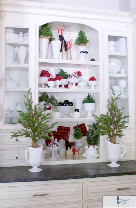 Classic vintage milk glass Christmas decor ideas for your DIY Christmas decorations this holiday season. The theme for my Milk Glass this winter Christmas holiday season is a bit of classic buffalo check for beautiful holiday home decor. Milk Glass Christmas Decor, Milk Glass Christmas, Milk Glass Display, Milk Glass Decor, Glass Shelves In Bathroom, Pottery Barn Christmas, Faux Christmas Trees, Milk Glass Collection, Hutch Decor