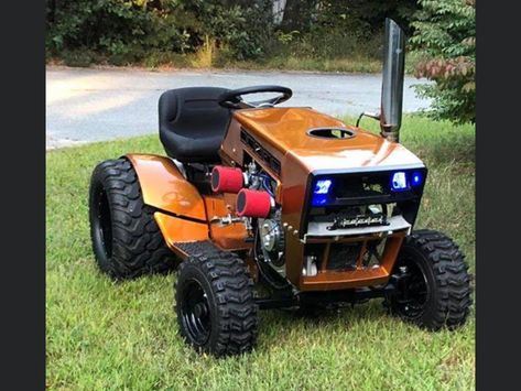 I found this in one of my groups and thought it was to cool not to share. When I find more pictures, I’ll grab ‘em and put those here. Lawn Mower Racing, John Deere Mowers, Homemade Go Kart, Lawn Mower Repair, Go Kart Plans, Homemade Tractor, Lawn Mower Storage, Tractor Idea, Lawn Mower Tractor