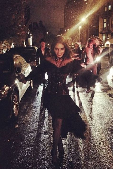 Vanessa Hudgens looks menacing as a vampire in the streets. Bonnie And Clyde Halloween, Vampire Costume Women, Vampire Costume Diy, Bonnie And Clyde Halloween Costume, Fashion Costume Halloween, Vampire Halloween Costume, Best Celebrity Halloween Costumes, Vampire Costumes, Celebrity Halloween