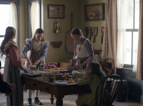 Anne with an E - Cooking for Gilbert at Diana's house Anne With An E Kitchen, Anne With An E Food, Anne With An E House, Scene Composition, Anne Green, Sisters Goals, Lucy Maud Montgomery, Kindred Spirit, Fairytale Fantasies