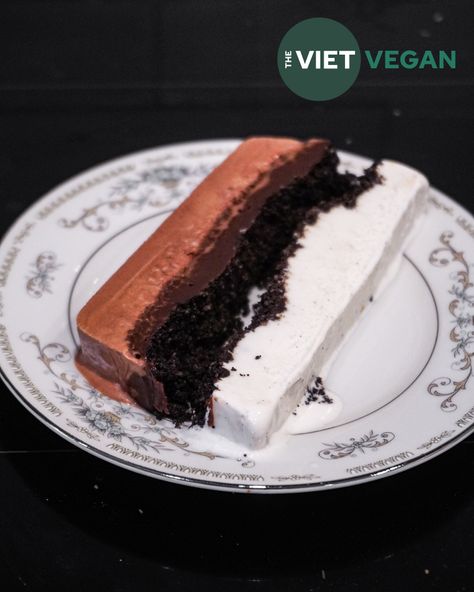 Copycat Vegan Ice Cream Cake - The Viet Vegan Vegan Ice Cream Cake, Dq Ice Cream Cake, Pint Of Ice Cream, Ice Cream Cake Recipe, Canned Frosting, Milk Ice Cream, Dairy Free Chocolate Chips, Crispy Cookies, Vegan Cake Recipes