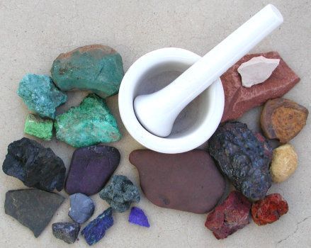 Making your own pigment and paint out of minerals & clays that you dig up or buy from a rock shop. Cosmetic Chemistry, Chemistry 101, Making Paint, Tinta Natural, Paint Making, Natural Paint, Homemade Paint, Egg Tempera, Earth Pigments