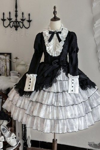 Egl Fashion Gothic, Harajuku Goth, Op Dress, Classic Lolita, Clothing Design Sketches, Old Fashion Dresses, Outfits Dress, Fantasy Dress, Fashion Design Clothes