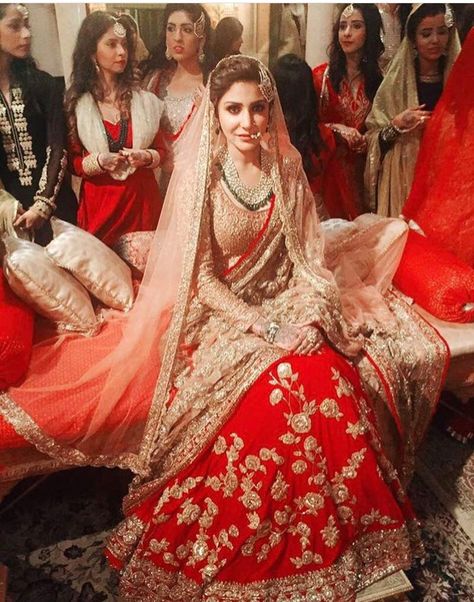 Anushka Sharma in Channa Mereya ❤️ भारतीय दुल्हन संबंधी, Pakistan Wedding, Indian Bridal Lehenga, Manish Malhotra, Indian Bridal Wear, Ghagra Choli, Pakistani Wedding Dresses, Anushka Sharma, Indian Wedding Outfits