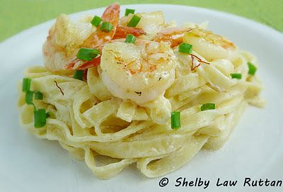 The Life & Loves of Grumpy's Honeybunch: Linguine with Shrimp in Saffron Cream Sauce Saffron Cream Sauce, Linguine With Shrimp, Lemon Parmesan Pasta, Saffron Cream, Shrimp Linguine, Cream Sauce Pasta, Creamy Pasta Recipes, Shrimp Alfredo, Chicken Alfredo Pasta