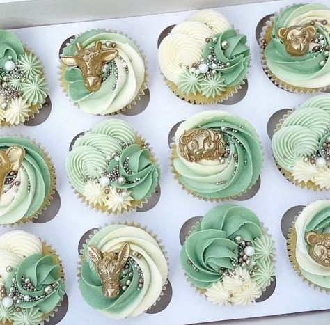 Cupcake Jungle Theme, Safari Cupcake Cake, Two Wild Cupcakes, Green Baby Shower Cupcakes, Safari Baby Shower Cupcakes, Wild One Cupcakes, Cupcakes Safari, Jungle Theme Cupcakes, Jungle Cupcakes