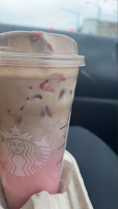 Starbucks Drinks Aesthetic, Starbucks Pink Drink, Pink Drink From Starbucks, Pink Iced Coffee Aesthetic, Strawberry Pink Drink Starbucks, Starbucks Pink Aesthetic, Pink Drink Starbucks Aesthetic, Pink Drink Starbucks, Mocha Drink