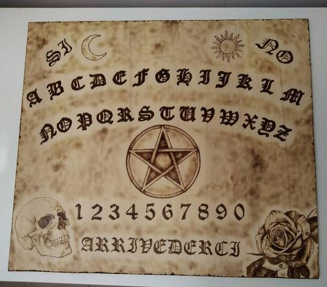 Tavola Ouija pirografia su legno. Esoterismo. Wood | Etsy Ouija Board, Concept Board, Black Magic, Halloween Decorations, Wood