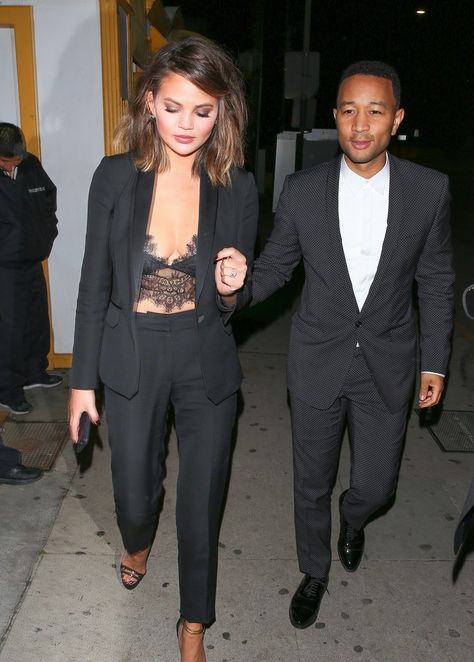 Chrissy Teigen Hair, Chrissy Tiegan, Chrissy Teigen Style, Christine Teigen, Bralette Outfit, Chrissy Teigen, Mode Chic, John Legend, Looks Black