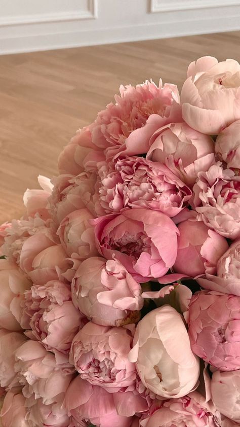 Flores Wallpaper, Luxury Flower Bouquets, Peony Wallpaper, Boquette Flowers, Nothing But Flowers, Flower Therapy, Flowers For You, Beautiful Bouquet Of Flowers, Luxury Flowers