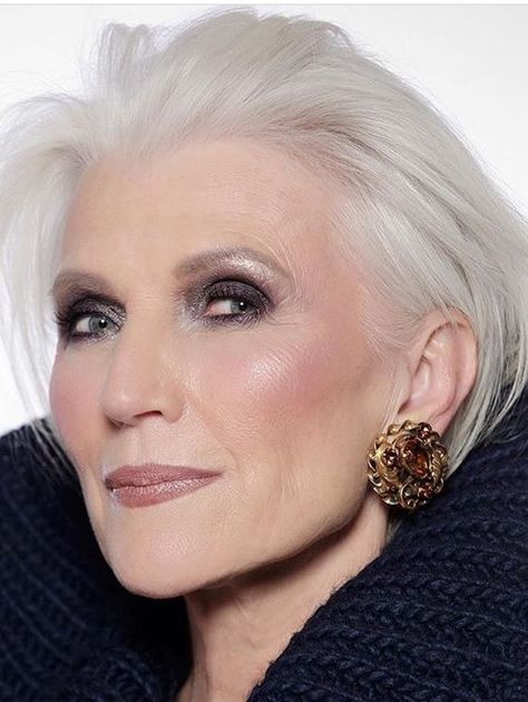 Maye Musk Edgy Makeup For Older Women, Maye Musk Style, May Musk Hair, Maye Musk Hair, Grey Hair And Makeup, Maye Musk, Aging Beauty, Short White Hair, Makeup Over 50