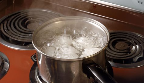 Moist heat cooking methods use water, steam, or another liquid to transfer heat to food for cooking. There are many methods of moist heat cooking. Peeling Hard Boiled Eggs, Soft Egg, Kitchen Basics, Simple Science, Steam Recipes, Moist Heat, Cooking Temperatures, Science Experiment, Cooking Method