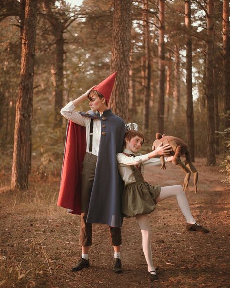 590 Me gusta, 9 comentarios - R e n ♠️ (@mgardenberg) en Instagram: "Wirt: The Beast? W-w-we-we-we don't know anything about that! W-we're just two lost kids trying to…" Over The Garden Wall Costume, Over The Garden Wall, Cosplay Tutorial, Fantasy Forest, Garden Wall Art, Halloween Inspiration, Cute Cosplay, Cosplay Makeup, Gorillaz