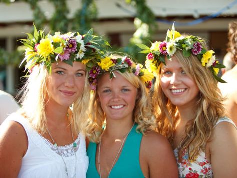 10 traditions that make Sweden one of the best countries to live in Waffle Day, Swedish Traditions, Swedish Women, Beltane, Flower Crowns, Summer Solstice, Cool Countries, Happy People, Tumblr Posts