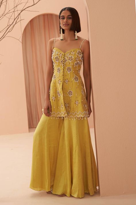 Haldi Designs Dress, Indian Engagement Guest Outfit, Haldi Guest Outfit, Yellow Indian Outfit, Organza Sharara, Yellow Sharara, Strappy Shirt, Haldi Ceremony Outfit, Mehndi Function