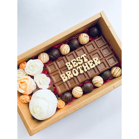 #chocolate #handcrafted #smallbusinessowner #artedulcebyprerana Homemade Chocolate Hampers, Candy Card Ideas, Rakhi Hampers, B Day Wishes, Chocolate Designs, Marble Chocolate, Cookie Bowls, Candy Card, Design Chocolate