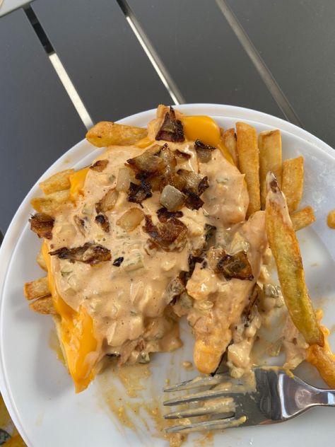 Homemade In N Out Animal Style Fries, In N Out Animal Style Fries Recipe, In N Out Animal Style Fries, Animal Style Fries Recipe, Animal Fries, Anna Paul, Wings And Fries Aesthetic, Animal Style Fries, Burger With Fries Aesthetic