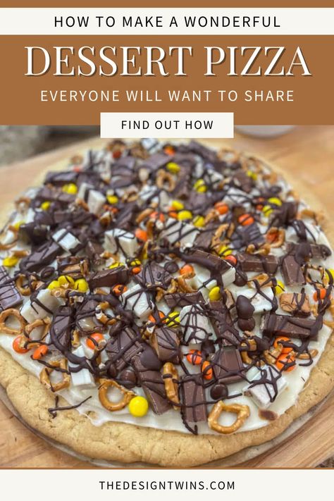 Candy Pizza Cookie, Cookie Dough Pizza Recipe, Sweet Pizza Desserts, Sugar Cookie Pizza Recipe, Recipes With Sugar Cookie Dough, Pillsbury Sugar Cookie Dough Recipes, Candy Pizza Recipe, Cookie Crust Dessert, Desert Pizza