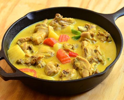 Chicken curry is rich and creamy dish made with chicken, potatoes and carrots simmered in coconut milk and curry spices. Awesome over heaps of rice! Filipino Chicken Curry, Apple Curry, Coconut Milk Chicken, Kari Ayam, Chicken Apple, Curry Spices, Easy Chicken Curry, Curry Dishes, Curry Chicken Recipes