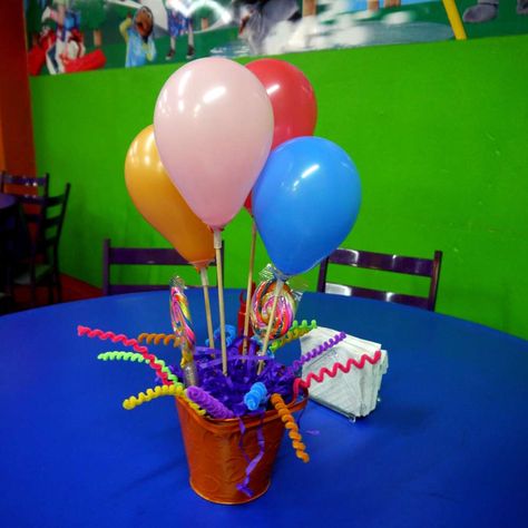 Let´s celebrate! | CatchMyParty.com Colorful Birthday Party Ideas, Wings Of Fire Party, Lego Friends Party, Fire Party, Dinner Theater, Pj Mask Party, Candy Land Birthday Party, Frozen Birthday Cake, Colorful Birthday Party