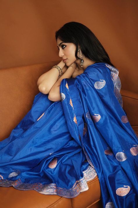 Saree Photo Ideas, Royal Blue Silk Saree, Self Photoshoot Ideas, Saree Day, Sobhita Dhulipala, Saree Blue, Blue Silk Saree, Paisley Motifs, Sarees Banarasi