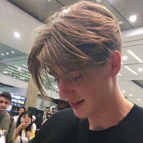 lowkey miss ruel’s short curtains ngl 👀 - - - #ruel #oneruel #ruelvandijk Short Curtains, Aesthetic Boys, Grunge Hair, Boy Hairstyles, Haircuts For Men, Clear Skin, New Hair, Mens Hairstyles, Pretty People