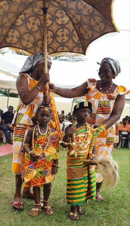 Ivorian children during mardi gras 2020 representing the Agni people of Ivory Coast Ivory Coast Culture, Ivorian Culture, Ivory Coast Africa, Coast Pictures, Cultural Clothes, African Coast, Nigerian Outfits, Movie Ideas, Apple Dress