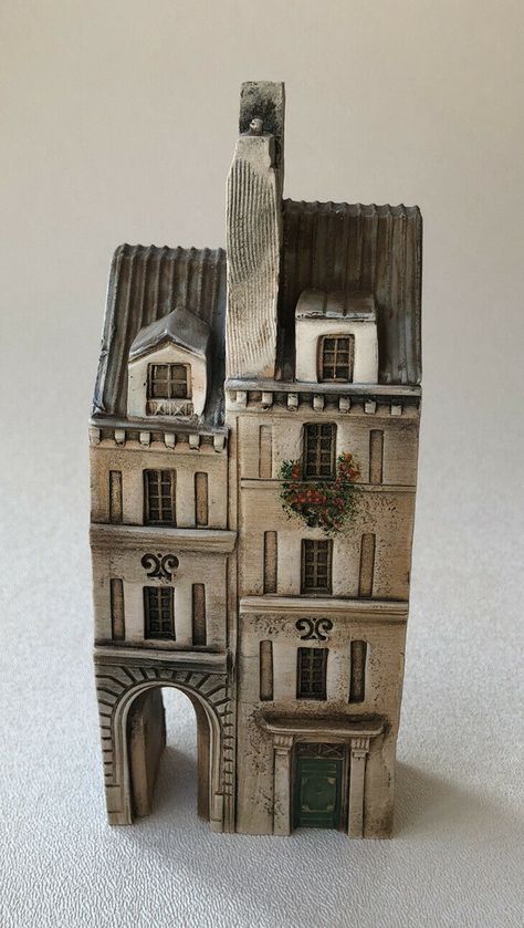 Ceramic Building Sculpture, Architecture Ceramics, Ceramic Architecture, High School Art Lessons, Mediums Of Art, Clay Houses, Pottery Handbuilding, Cardboard House, Fancy Houses