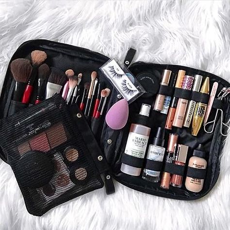 Black Beauty Rep's Amazon Page Makeup Palette Organization, Make Up Kits, Bentuk Alis, Alat Makeup, Makeup Organizers, Organizer Makeup, Beauty Make-up, Makeup Brush Cleaner, Make Up Organiser