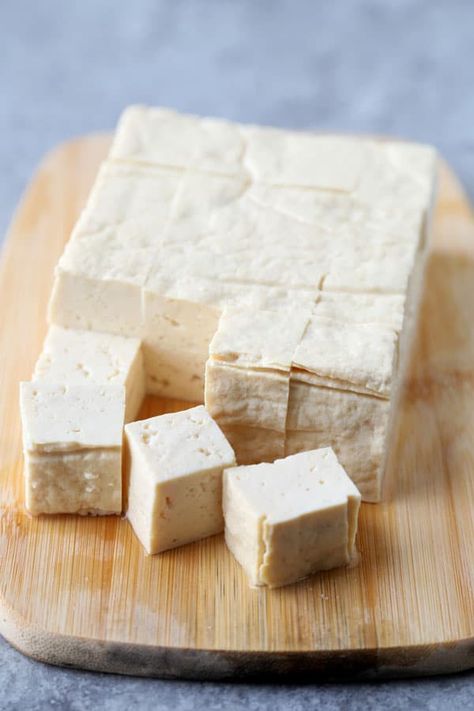 Crispy Honey Sriracha Tofu - Pickled Plum Food And Drinks Ways To Cook Tofu, Homemade Tofu, Vegan Pantry, Baked Tofu, Crispy Tofu, Cooking Lessons, Tofu Recipes, Tempeh, Meatless Meals