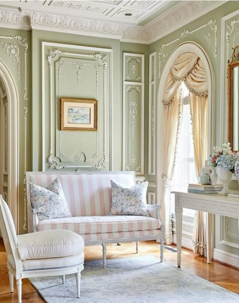 Romantic Dining Room Ideas, Regency Era Aesthetic, Bridgerton Birthday Party, French Inspired Bedroom, Regency Interior, Regency Aesthetic, Regency Home, Bridgerton Style, Regency House