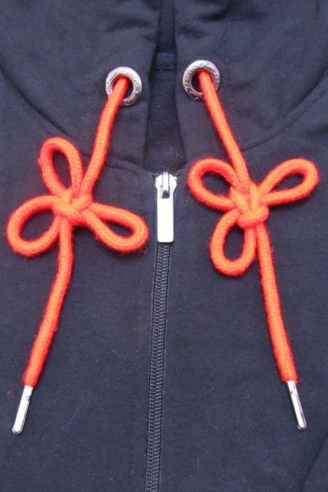 Hoodie String Knots Step By Step, Fancy Tie, Diy Clothes Hacks, Decorative Knots, Knots Diy, Paracord Projects, Macrame Tutorial, Clothing Hacks, Tie Knots