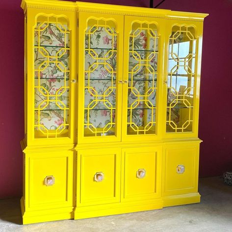 Yellow China Cabinet, China Cabinet Makeovers, Vintage China Cabinet, Vintage China Cabinets, Colored Furniture, Painted China Cabinets, Eclectic Dining, Lacquer Furniture, Mexican Home Decor