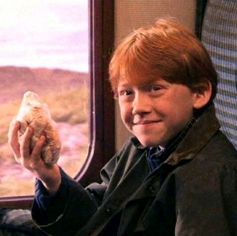 Rupert Grint Ron Weasley, Weasley Family, Useless Knowledge, Harry Potter Ron Weasley, Nostalgic Aesthetic, Welcome To Hogwarts, Ronald Weasley, Harry Potter Ron, Buku Harry Potter