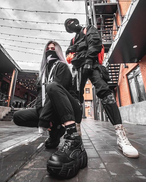 Tag us - to be featured🔥 on Instagram: “Techwear fit by @evil_hair_ & @kenskwjs Photo by @roycoreroy Follow for more stylish pics🖤 . . . . #techwearfits #techwearsociety…” Techwear Couple, Japanese Street Wear, Tech Wear Fashion, Techwear Outfits, Foto Top, Techwear Fashion, Shotting Photo, Cyberpunk Fashion, Badass Style