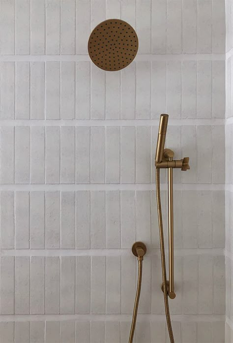 Sarah Sherman Samuel: Our Master Bath Tile How-to Master Bath Tile, Glazed Brick, Cle Tile, Bad Inspiration, Bath Tiles, Bathroom Trends, Bathroom Wall Tile, Interior Modern, White Tiles