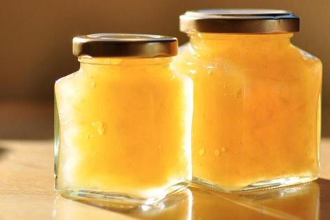 Cook down after draining...How to Make Your Own Liquid Pectin from Apple Scraps Apple Pectin Recipe, Apple Scraps, Rhubarb Chutney, Pectin Recipes, Homemade Jelly, Apple Jam, Healthy Fruit, Jam And Jelly, Jelly Recipes