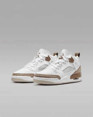 The Spizike takes elements of five classic Jordans, combines them, and gives you one iconic sneaker. It's an homage to Spike Lee formally introducing Hollywood and hoops in a culture moment. You get a great looking pair of kicks with some history. What more can you ask for? Ya dig? Shown: White/Archaeo Brown/Light Bone/Pink Oxford Style: FQ3950-101 Jordan Spizike, Oxford Style, Spike Lee, Social Stories, Big Kids, Kids Shoes, Men's Shoes, Oxford, Jordan