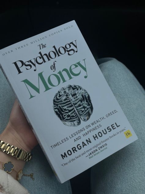 Best Books For Success, Favouritism In Family, Books To Read For Self Improvement, 6am Club, Books For Money, Books On Money, Rich Books, Money Books, Morgan Housel