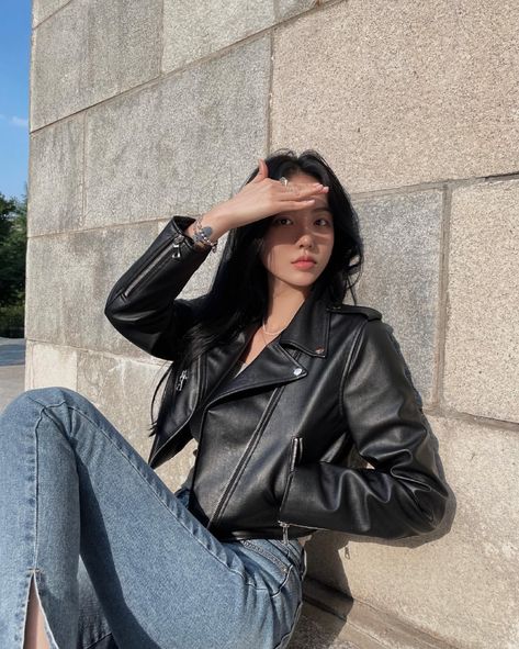 Black Leather Jacket Outfit, Style Korea, Leather Jacket Outfits, Tomboy Outfits, Looks Street Style, Looks Black, Cute Jackets, Casual Style Outfits, Outfits Casuales