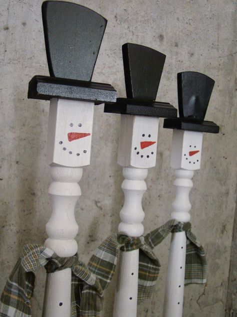 Spindle Snowmen - A~F Creations Railing Spindle Crafts, Snowman Spindles, Painted Spindles, Spindle Projects, Spindle Snowmen, Spindle Ideas, Christmas Bazaar Ideas, Wood Spindles, Spindle Crafts