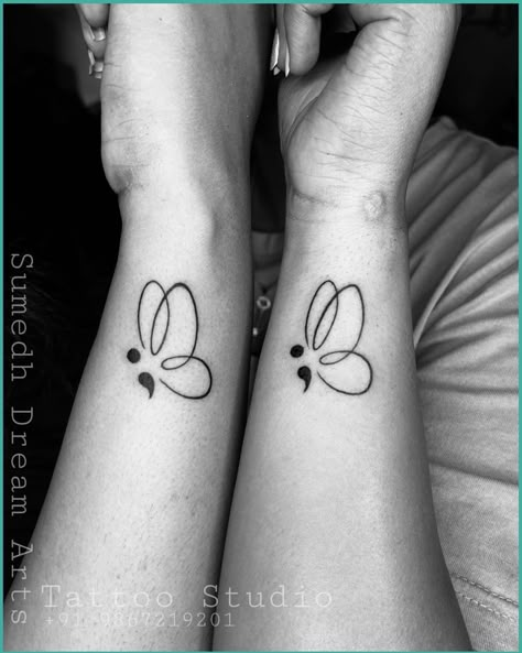 Friendship tattoo ❤️ Friendship Heart Tattoos, Matching Hand Tattoos Best Friends, Matching Friend Tattoos Friendship, Puddin Tattoo, Matching Tattoos For Best Friends Meaningful, Friendship Tattoos Matching, Cute Friendship Tattoos, Cute Matching Tattoos For Best Friends, Small Matching Tattoos For Sisters